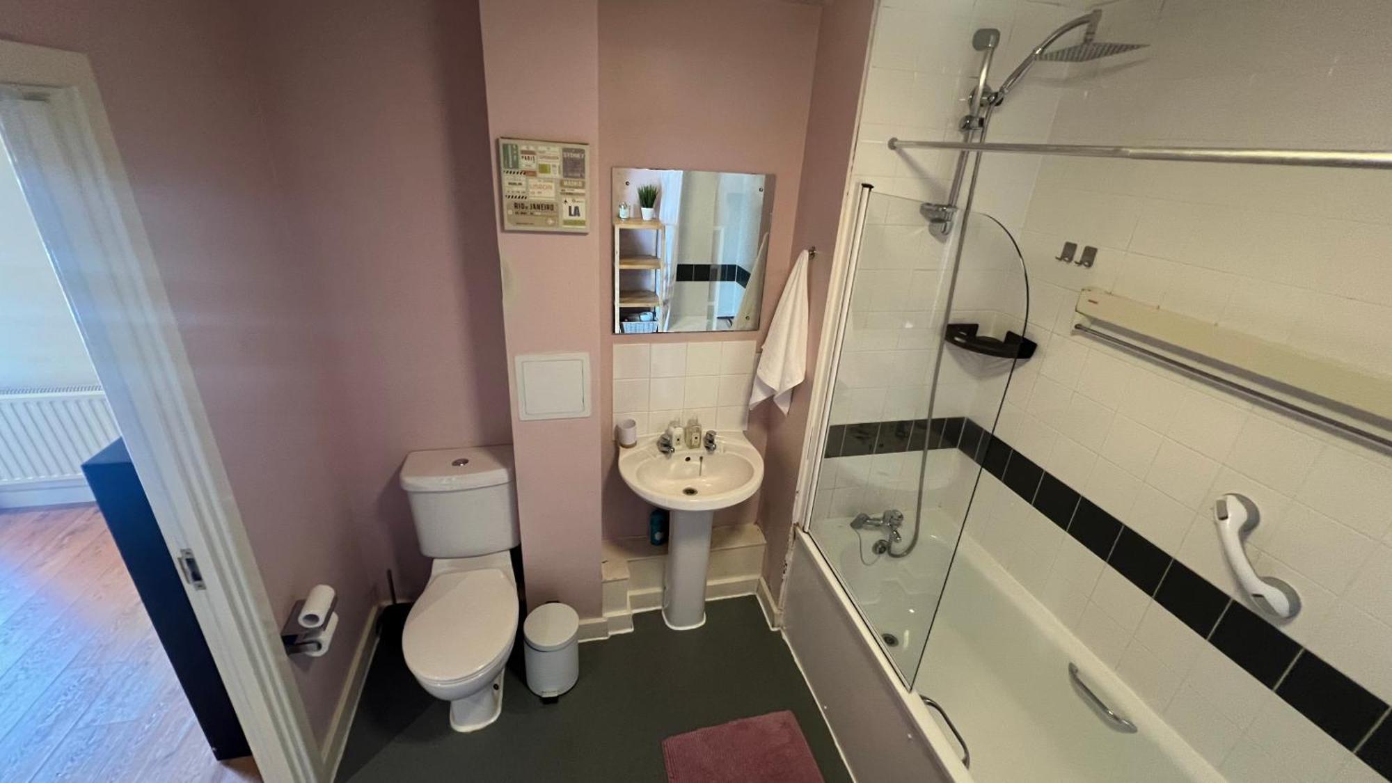 Sunset Heights Bright 2br With Views And Free Parking Apartment London