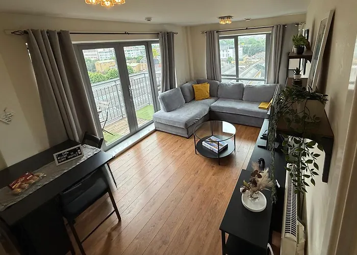 Sunset Heights Bright 2Br With City Views And Free Parking