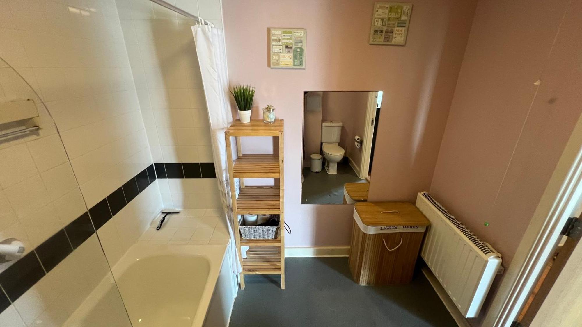 Apartment Sunset Heights Bright 2br With Views And Free Parking London