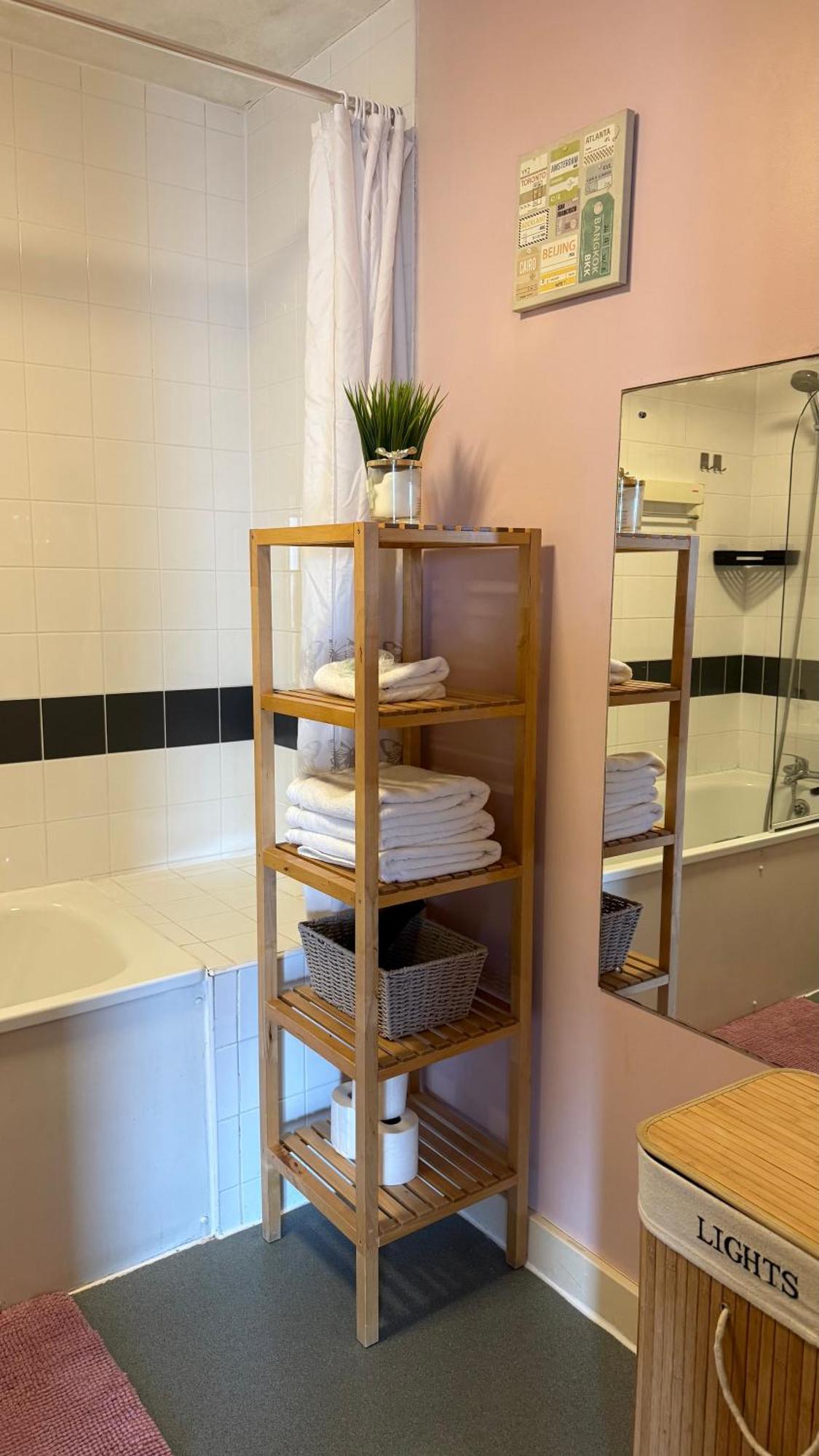 Apartment Sunset Heights Bright 2br With Views And Free Parking *